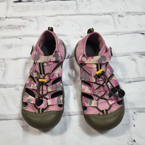 KEEN Pink Camouflage Closed Toe Hiking Waterproof Sandals Size 8 - Picture 1 of 4